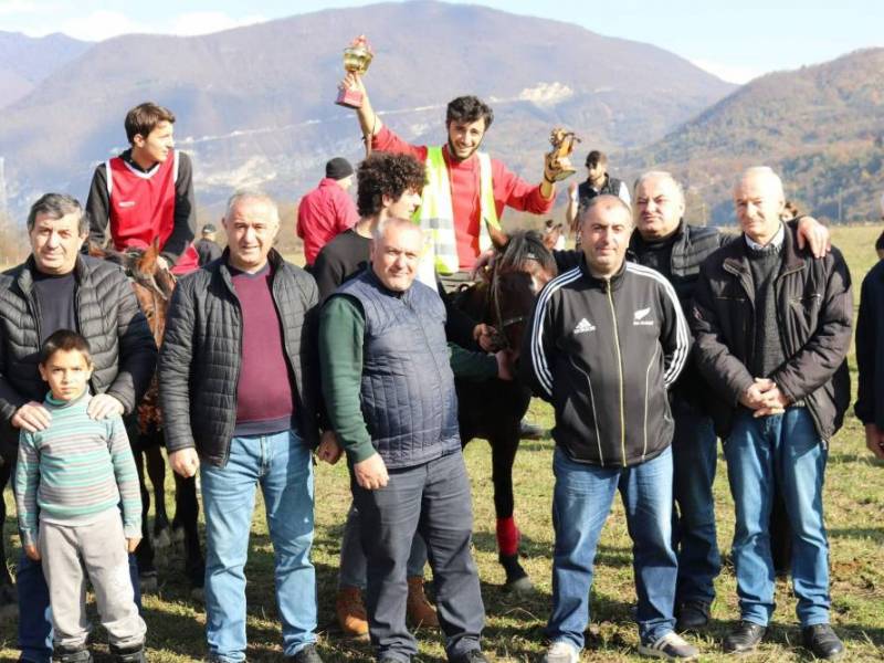 გიორგობის დღესასწაულთან დაკავშირებით, სოფელ ქვედა ცაგერში, აეროპორტის ტერიტორიაზე...